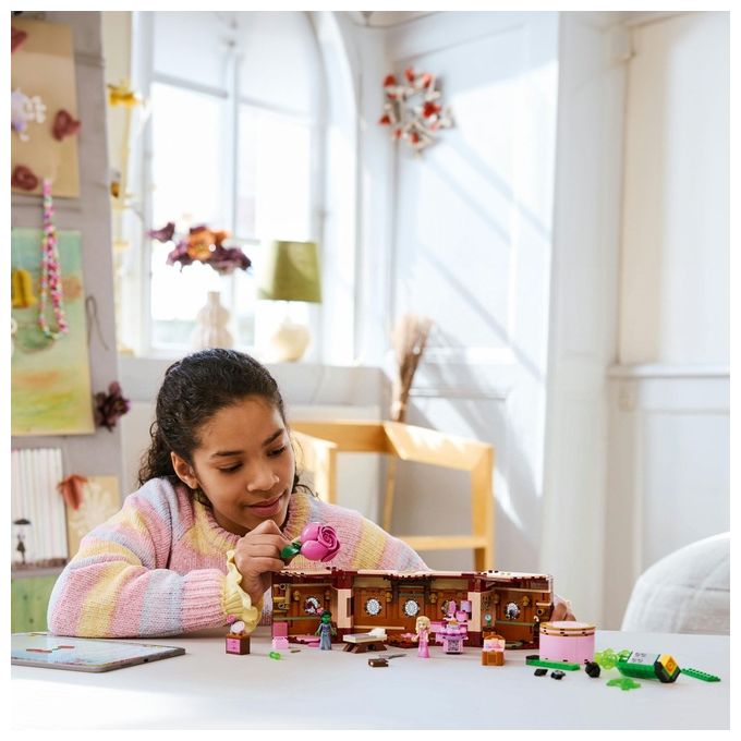 LEGO Wicked 75683 - Dormitorio di Glinda and Elphaba, Set da 740 pezzi con Minidoll Day and Night, Accessori, Valigetta Decorativa, Eta' 8+