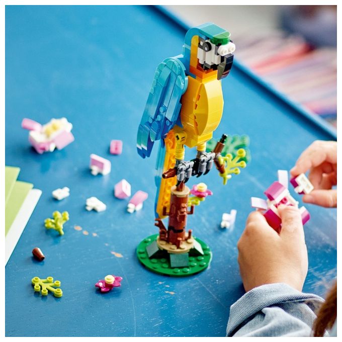 LEGO Creator 31136 Pappagallo Esotico 31136-LEGO Set 3 in 1 con Pesce e Rana Animali Giocattolo Giochi Creativi per Bambini da 7 Anni