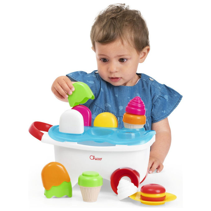 Chicco 00012149000000 Gioco Carretto dei Gelati 2in1 con Attivita' di Impilamento e Incastro e Playset da 19 Pezzi colore Multicolore