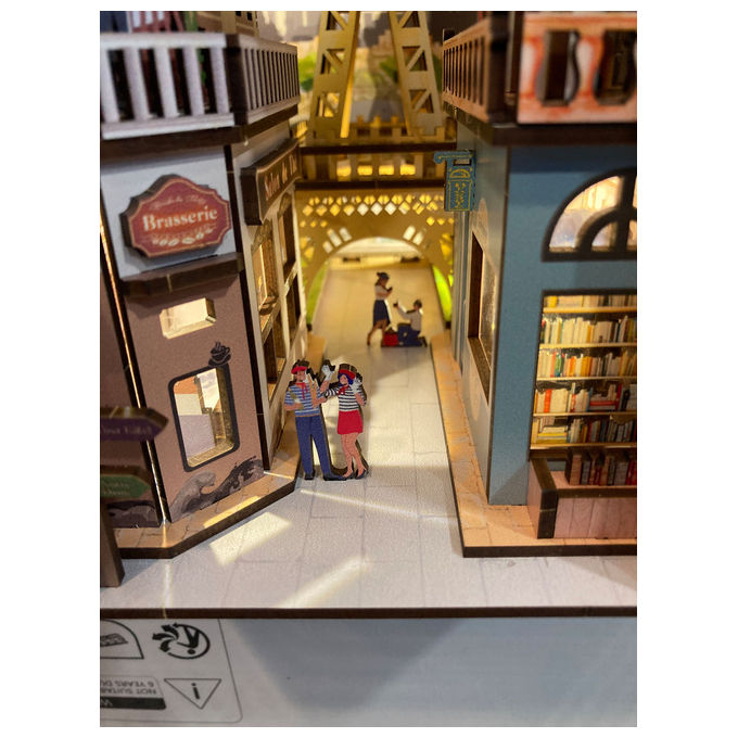 Revell 00539 Piccole Avventure Book Nook Parigi con Illuminazione LED e Montaggio Facile colore Multicolore