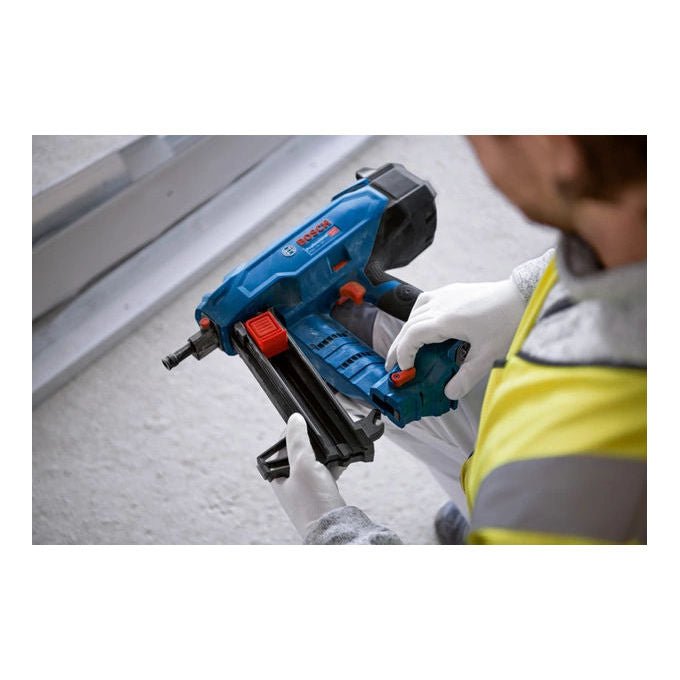 Bosch 06019L7001 GNB 18V-38 Chiodatrice per Calcestruzzo a Batteria 18 V Lunghezza Chiodi 13-38 mm Diametro 2,7-3 mm colore Nero Blu