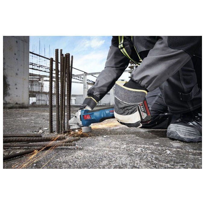 Bosch 06019N4102 GWS 18V-11 Smerigliatrice Angolare 125 mm Motore Brushless 8500 giri-min con Impugnatura Antivibrazioni e Protezione Inclusa colore Nero