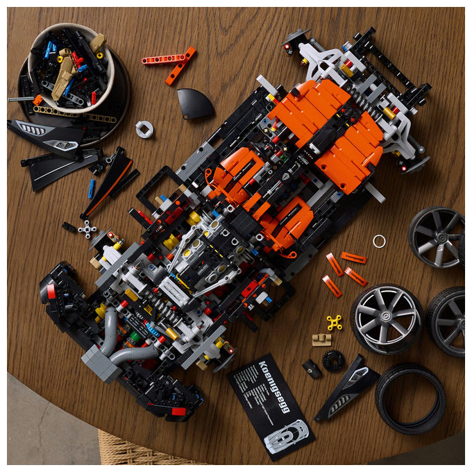 Lego 42232 Technic Kit di Modellismo per Adulti con 4104 Pezzi Motore V8 Pistoni Cambio 9 Rapporti Sospensioni Triplex Modalita' Ghost colore Multicolore