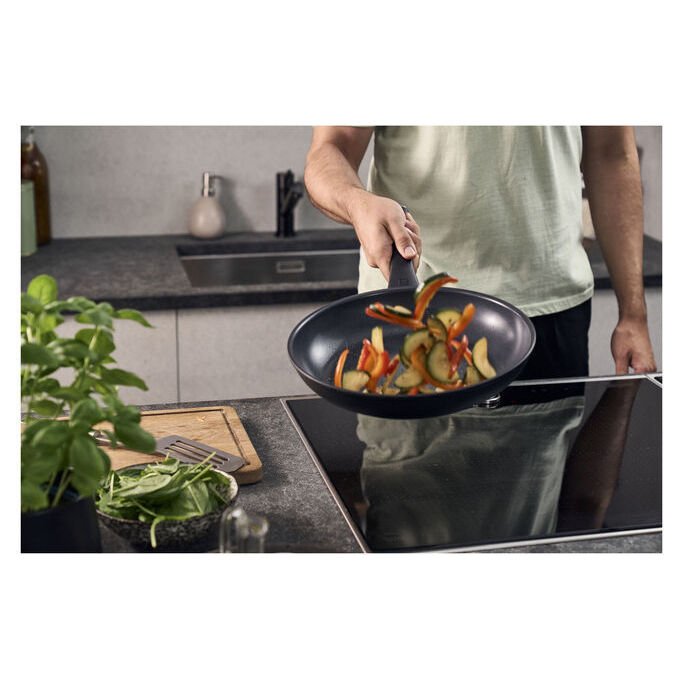 Zwilling 1030790 Padella Multiuso Rotondo Rivestimento in Titanio Antiaderente colore Nero