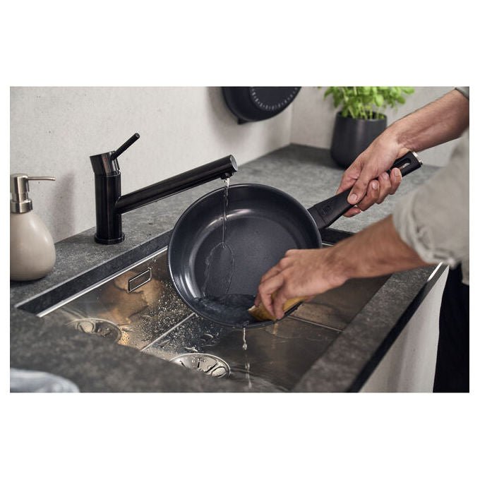 Zwilling 1030792 Madura Plus Padella per saute' Antiaderente Titanio 28 cm Alluminio Induzione Sì PFAS Free colore Nero