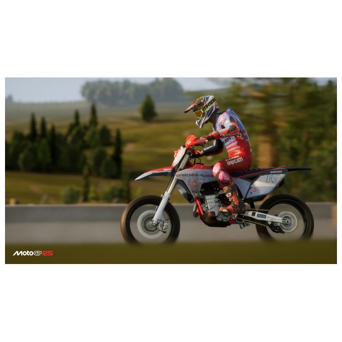 Milestone MotoGP 25 Day One Edition Videogioco PS4 con DLC Off Road Helmets Pack e Iconic Liveries Pack