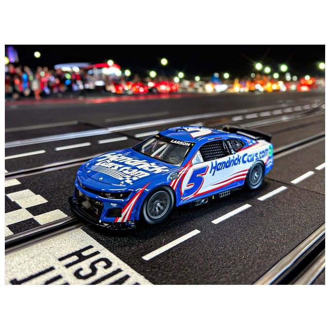 Carrera 20032004 Auto da Corsa NASCAR Camaro NextGen ZL1 Scala 1:32 con Luci Funzionanti e Controllo Digitale per Fino a 6 Auto Colore Multicolore