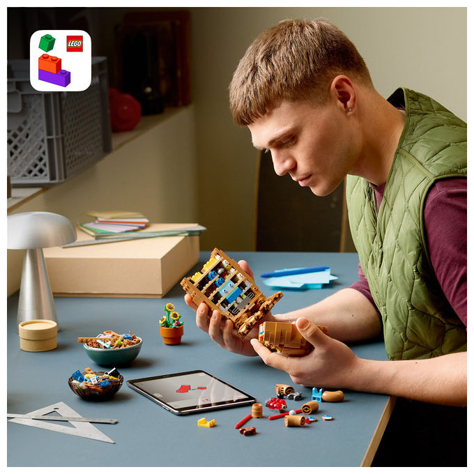 Lego 21370 LEGO Ideas Kit Modellismo per Adulti con Figura Aliena Fiori Finti e Mattoncino Luminoso colore Multicolore