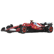 Mattel JKD86 Hot Wheels Premium Formula 1 Ferrari Driver 1 Modellino Scala 1:64 in Metallo con Pneumatici Real Riders colore Ferrari - Lewis Hamilton #44