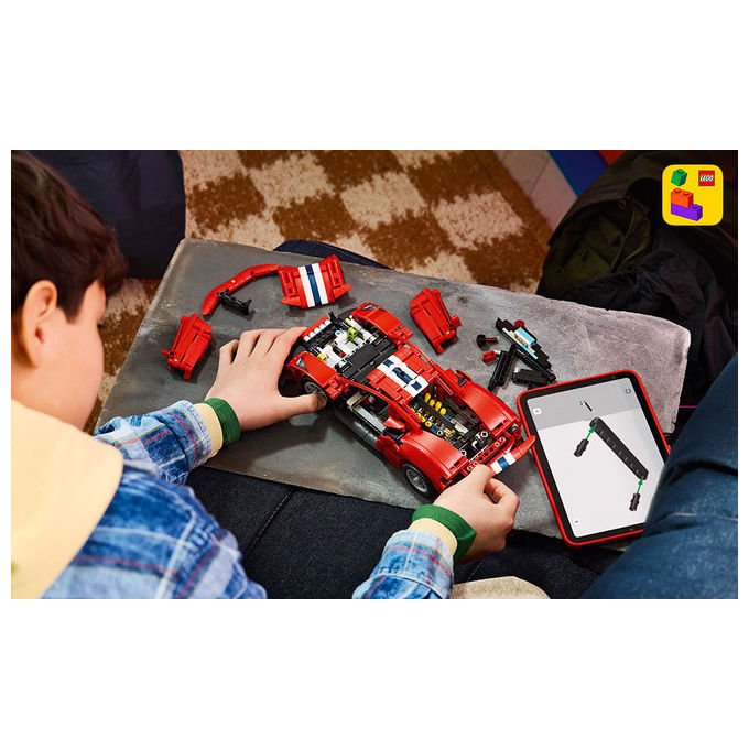 Lego 42235 LEGO Technic Set da costruzione per bambini 882 pezzi con motore V8 pistoni mobili sterzo funzionante portiere e cofano apribili codice digitale Forza Horizon 6 colore Rosso