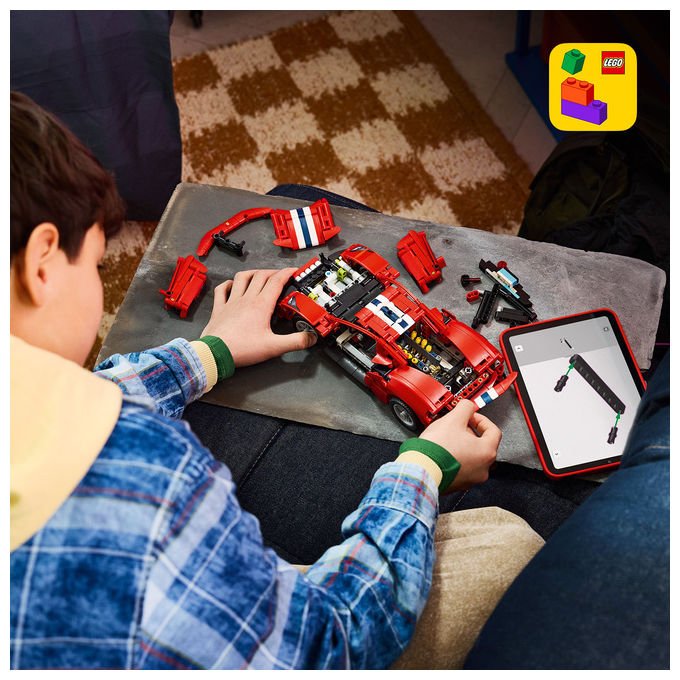 Lego 42235 LEGO Technic Set da costruzione per bambini 882 pezzi con motore V8 pistoni mobili sterzo funzionante portiere e cofano apribili codice digitale Forza Horizon 6 colore Rosso