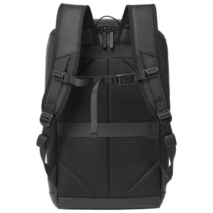 Rivacase 7856 Eden ECO Zaino urbano per laptop fino a 15.6 pollici materiale ecologico pelle ecologica poliestere RPET colore Nero