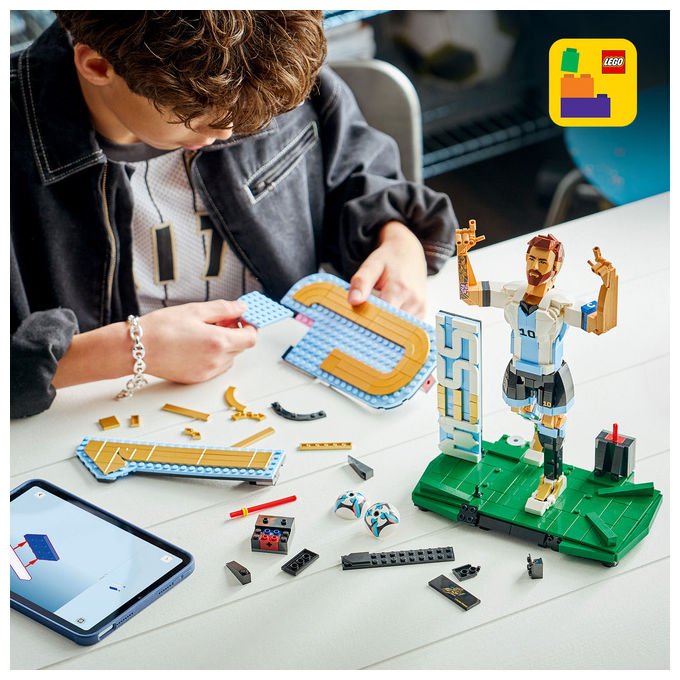 Lego 43015 Editions Lionel Messi Leggenda del Calcio Action Figure da Collezione 958 pezzi 12+