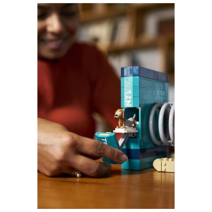 Lego 43301 Disney Pixar Fermalibri di Slinky Toy Story Set da Costruzione per Adulti 1307 Pezzi con Minifigure di Woody