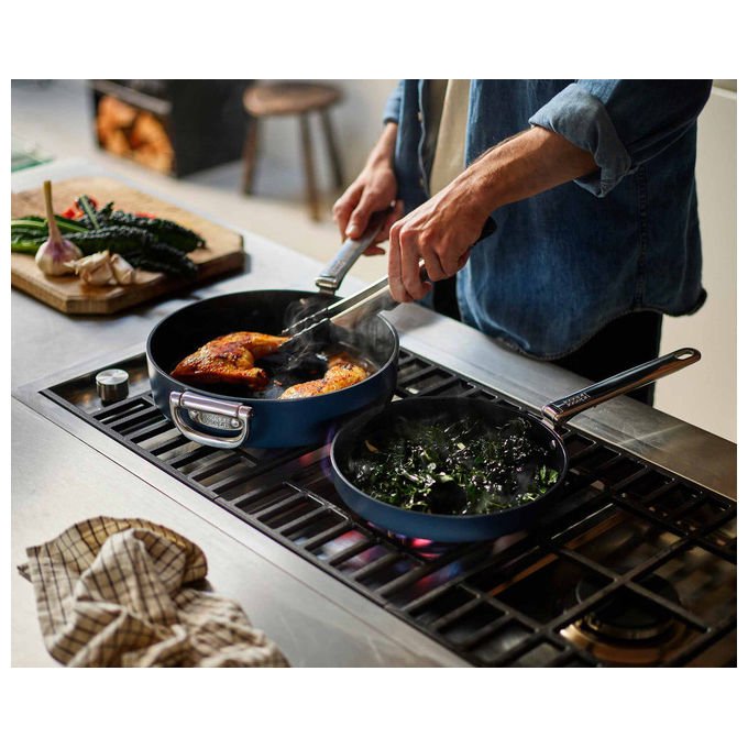 Joseph Joseph 45042 Space Padella Multiuso Rotondo 28 cm con Manico Pieghevole in Acciaio Inox Rivestimento in Ceramica Antiaderente Adatta per Tutti i Piani di Cottura incluso Induzione Forno fino a 232 °C colore Blu