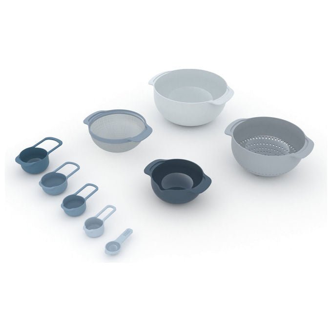 Joseph Joseph 40112 NEST Set Ciotole da Cucina 9 Pezzi con Colino e Misurini Plastica Impilabile Lavabile in Lavastoviglie Fondo Antiscivolo colore Blu