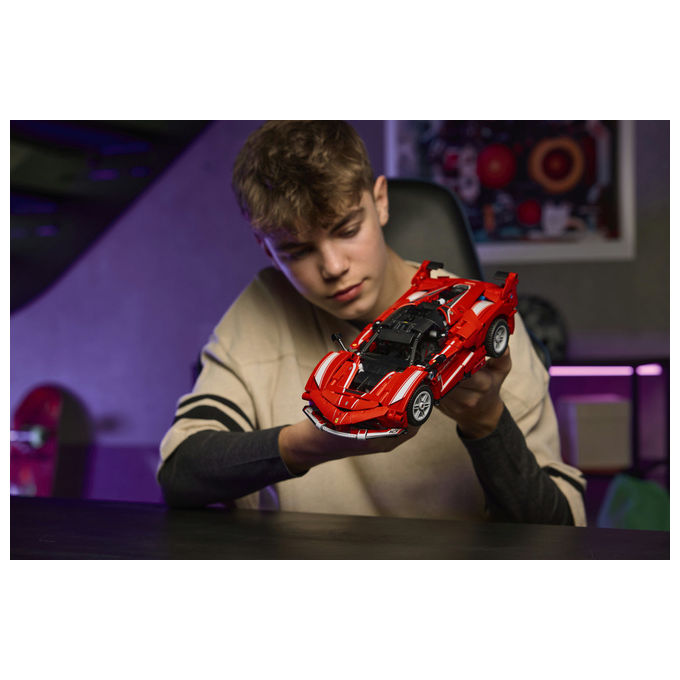 Lego 42212 Ferrari FXX K Set da Costruzione con Motore V12 Pistoni Mobili Differenziale Realistico Portiere a Farfalla colore Rosso