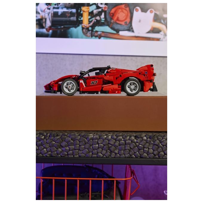 Lego 42212 Ferrari FXX K Set da Costruzione con Motore V12 Pistoni Mobili Differenziale Realistico Portiere a Farfalla colore Rosso