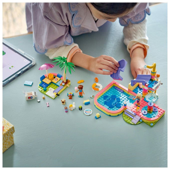 Lego 42676 Friends Set Costruzione Parco Acquatico con Scivolo 2 Mini Bamboline 4 Animali 278 Pezzi da 6 Anni