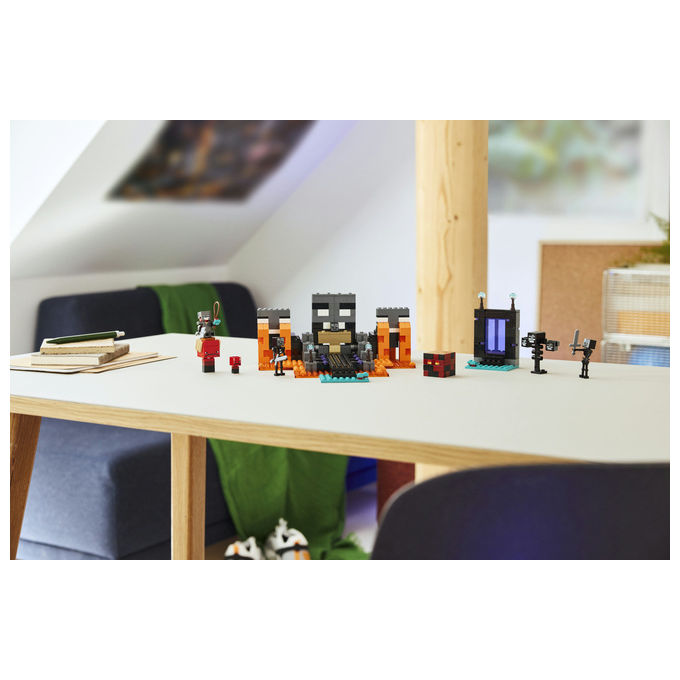 Lego 21590 Minecraft Battaglia contro il Wither con Personaggi Guerriero Crimson Strider Boss Wither Portale del Nether e Funzione Esplosiva colore Multicolore