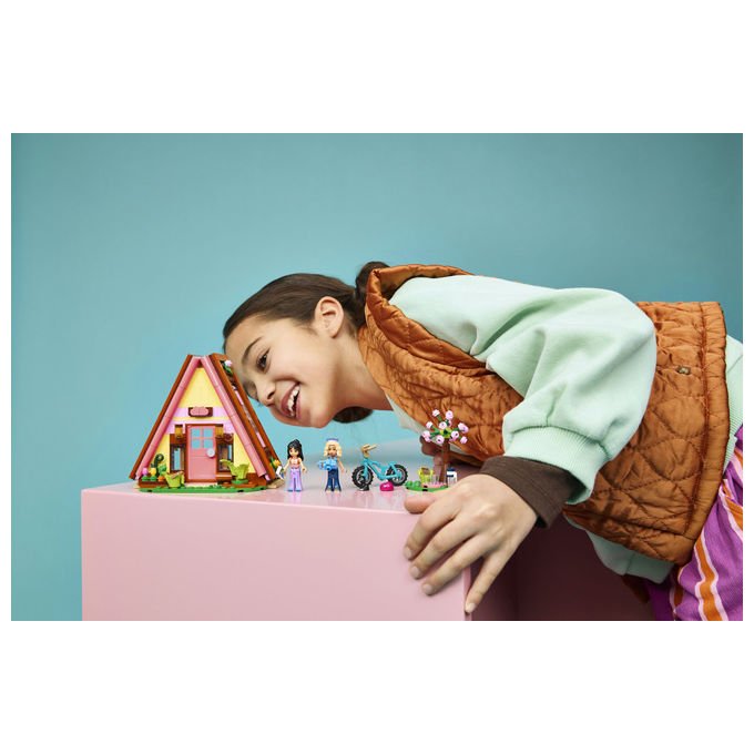 Lego 42682 Friends Cabina Glamping nella Natura Bambola Giocattolo Campfire con 2 Minifigure e Gatto colore Nero