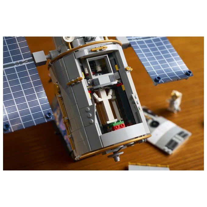 Lego 11382 Icons Telescopio Spaziale Hubble 1252 pezzi dimensioni 32x38x38 cm colore Multicolore