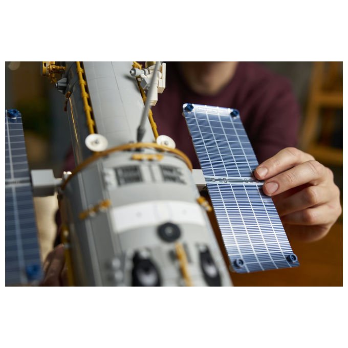 Lego 11382 Icons Telescopio Spaziale Hubble 1252 pezzi dimensioni 32x38x38 cm colore Multicolore