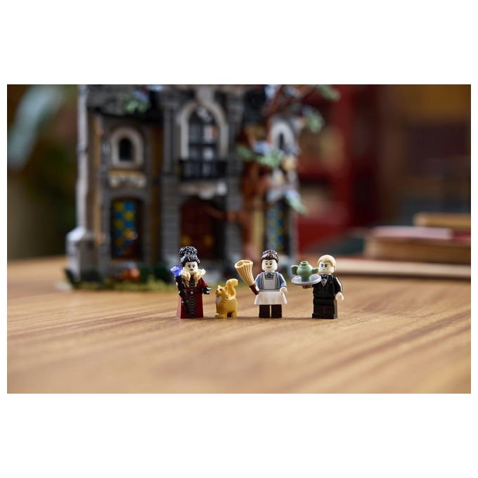 Lego 11383 Icons Kit di Modellismo per Adulti con 1420 Pezzi Minifigure Fosforescenti e Interni Gotici colore Nero