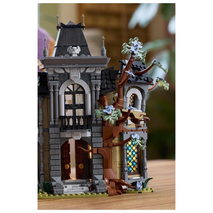 Lego 11383 Icons Kit di Modellismo per Adulti con 1420 Pezzi Minifigure Fosforescenti e Interni Gotici colore Nero