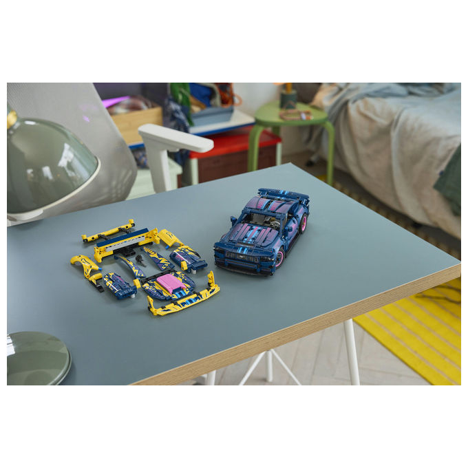 Lego 42236 Auto Ford Mustang GT Custom Garage Giocattolo con Motore V8 Sterzo HOG Parti Intercambiabili da 10+ colore Multicolore