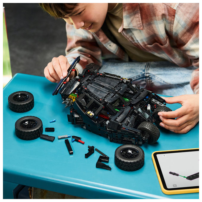 Lego 42239 Technic Batmobile Tumbler Giocattolo Telecomandato con Controllo App e Luci Funzionanti colore Nero