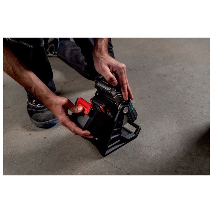 Metabo BSA 18 LED 4000 Faro da cantiere 4000 lm IP54 funzione dimmer e USB 270° angolo di rotazione batteria 18 V CAS colore Verde