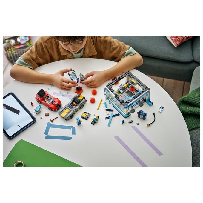 Lego 60497 City Autolavaggio Drive-In Set Costruzioni 583 Pezzi 4 Minifigure 2 Macchine Giocattolo da 6 Anni