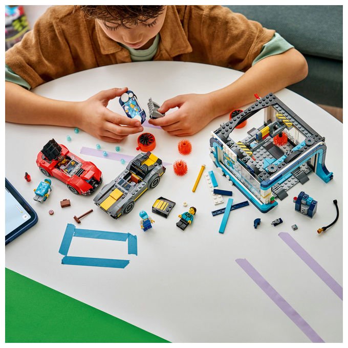 Lego 60497 City Autolavaggio Drive-In Set Costruzioni 583 Pezzi 4 Minifigure 2 Macchine Giocattolo da 6 Anni