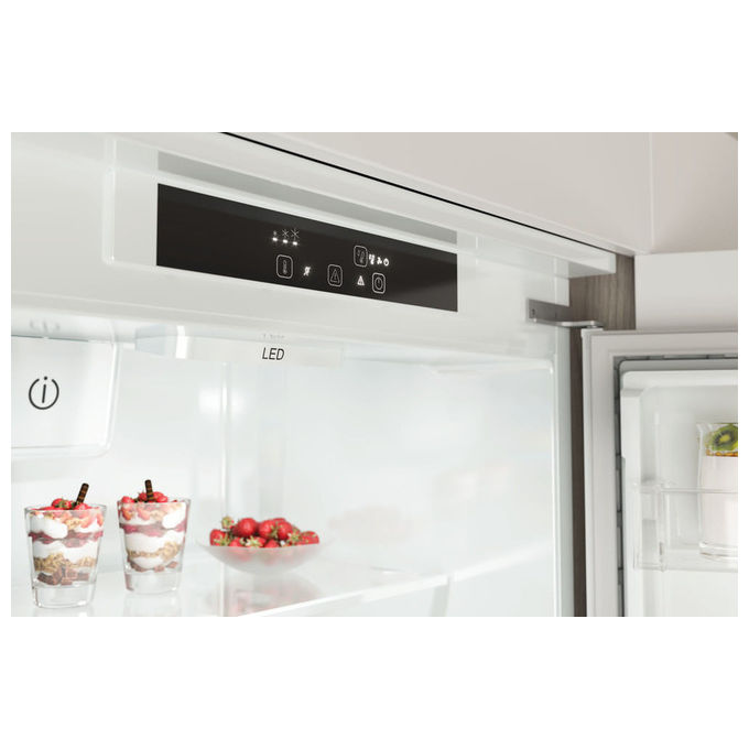 Indesit IND 401 Frigorifero Combinato da Incasso Capacita' 400 Litri Classe energetica F Low Frost Pure Wind Aircooler 193,5 cm Bianco