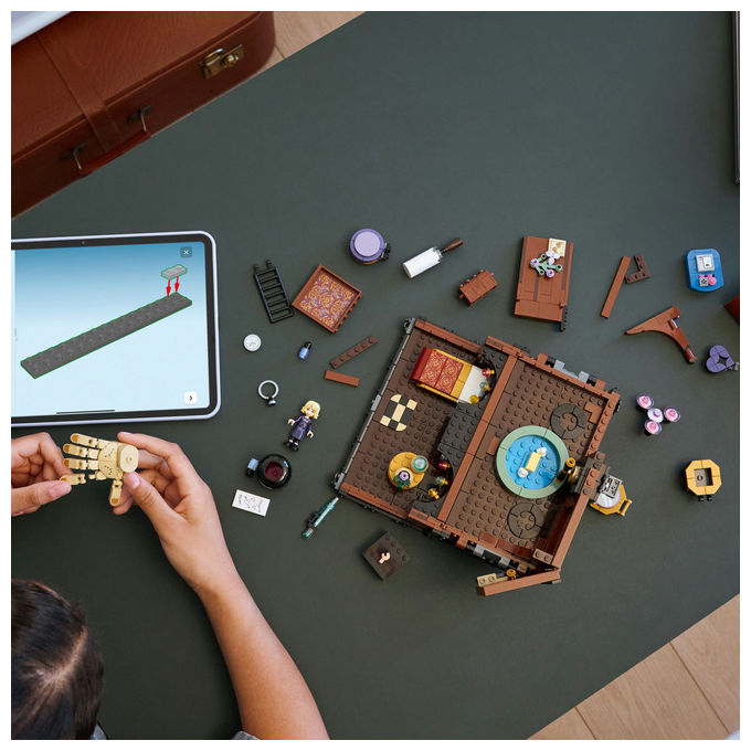 Lego Appartamento di Mano Mercoledì Playset con Minidoll Enid 828 Pezzi