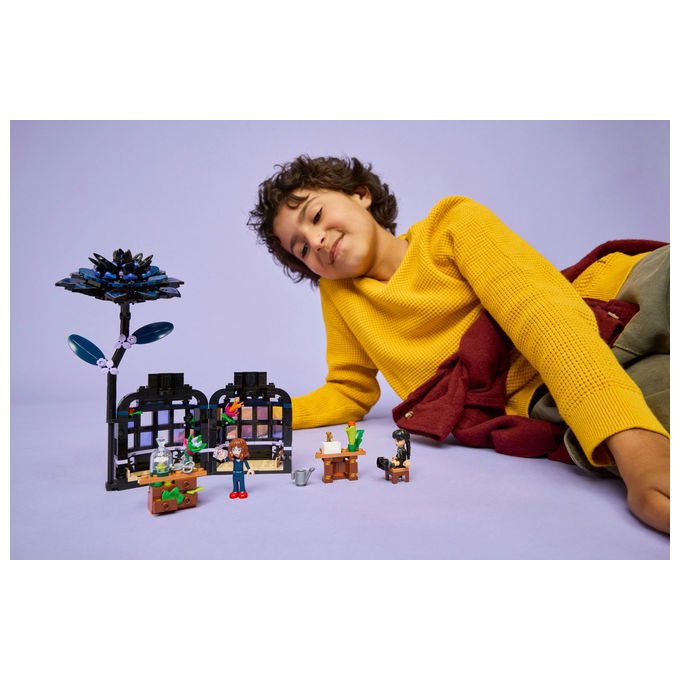 Lego Fiore di Dalia Nera Set da Costruzione Include Minifigure Mercoledì Addams