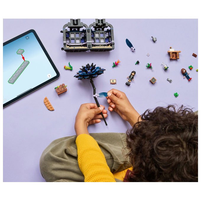 Lego Fiore di Dalia Nera Set da Costruzione Include Minifigure Mercoledì Addams