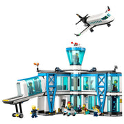 Lego 60502 City Aeroporto con Aereo Set da Costruzione 887 Pezzi 9 Minifigure 8+