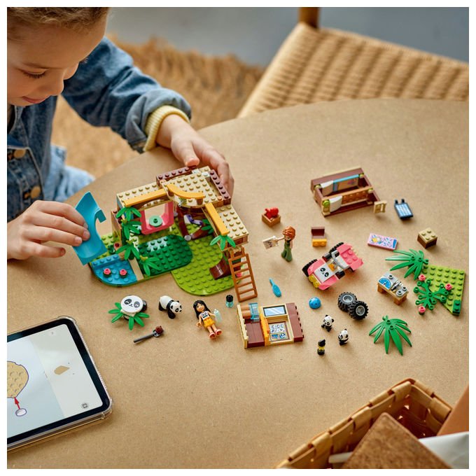 Lego Il Santuario dei Panda 42648 Set Costruzioni con Casa sull'Albero e ATV