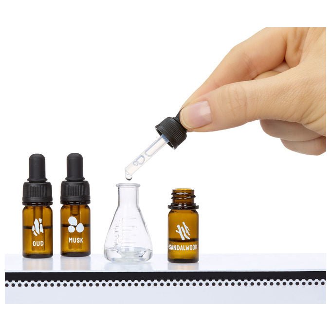 MGA Entertainment Miniverse Make It Mini Fragrances Kit per la creazione di profumi 8+ Anni