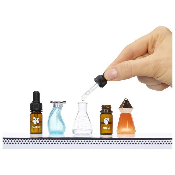 MGA Entertainment Miniverse Make It Mini Fragrances Kit per la creazione di profumi 8+ Anni