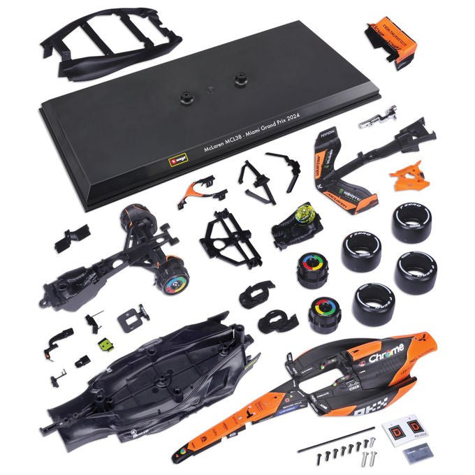 Bburago KIT_ di Montaggio McLaren MCL38 2024 Scala 1:24 Con Casco Lando Norris
