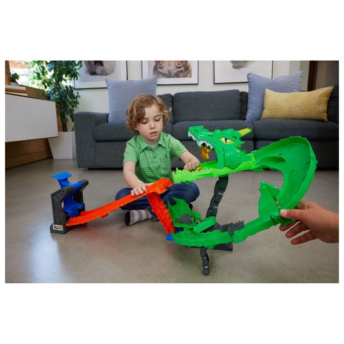 Hot Wheels monster trucks pista demolizione del drago, set con 2 veicoli in scala 1:64, playset sharks vs dinos, dai 4 anni