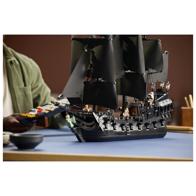 Lego Icons nave pirata del Capitano Jack Sparrow 10365, set da costruzione per adulti, 2862 pezzi, 8 minifigure, Pirati dei Caraibi