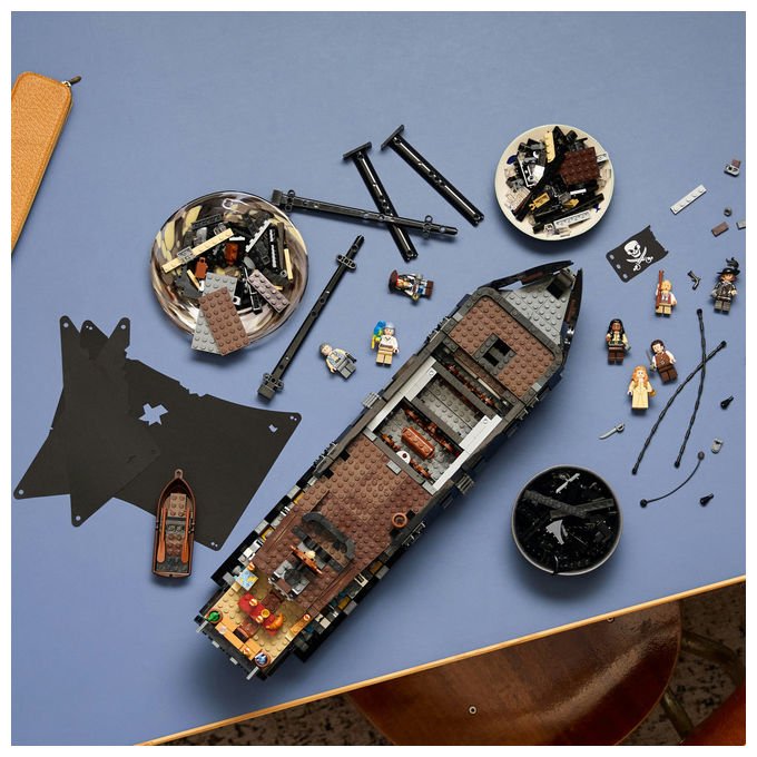Lego Icons nave pirata del Capitano Jack Sparrow 10365, set da costruzione per adulti, 2862 pezzi, 8 minifigure, Pirati dei Caraibi
