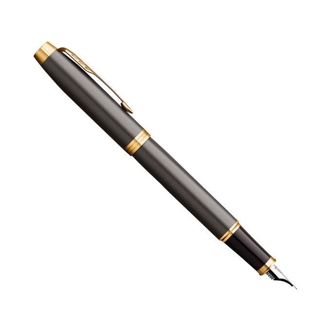 Parker penna stilografica IM Grey GT, punta media, fusto grigio laccato, finiture dorate, ricarica blu, confezione regalo