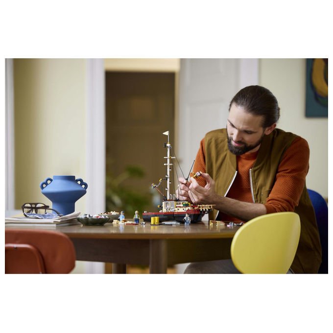 Lego Ideas 21350 Lo squalo, set da costruzione per adulti, diorama da collezione, 1497 pezzi, 3 minifigure, eta' 18+