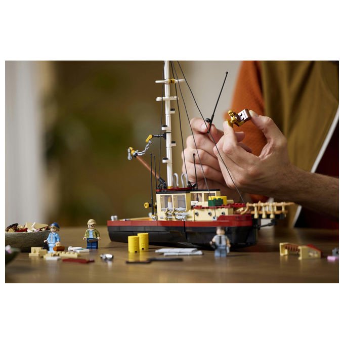 Lego Ideas 21350 Lo squalo, set da costruzione per adulti, diorama da collezione, 1497 pezzi, 3 minifigure, eta' 18+