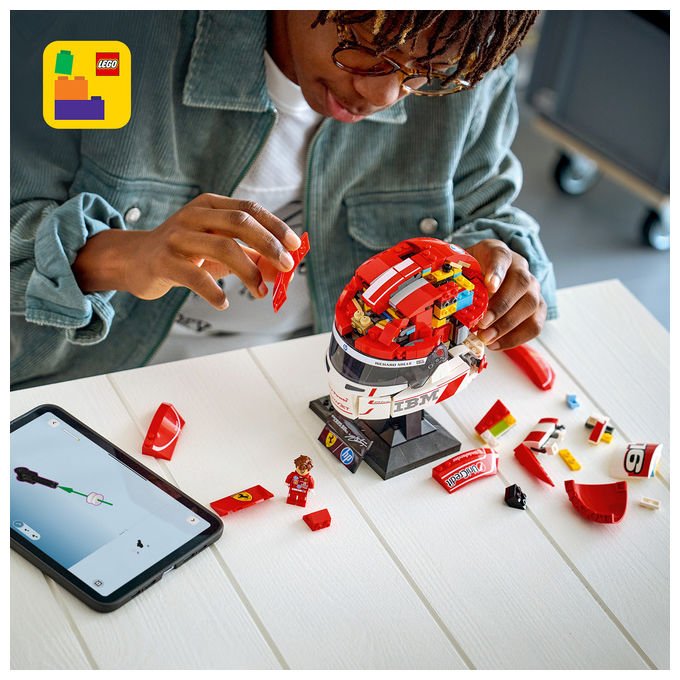 Lego 43014 Editions Casco di Charles Leclerc Scuderia Ferrari HP Set da Costruzione 886 pezzi con Minifigure F1 colore Multicolore